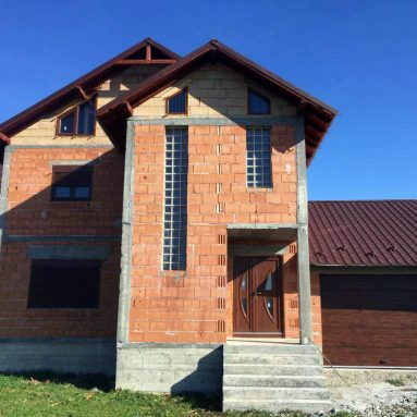 ferestre usi pvc si usi de garaj rezidentiale ifenster beclean