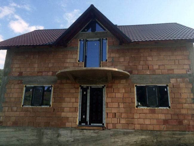 ferestre usi pvc si usi de garaj rezidentiale ifenster beclean