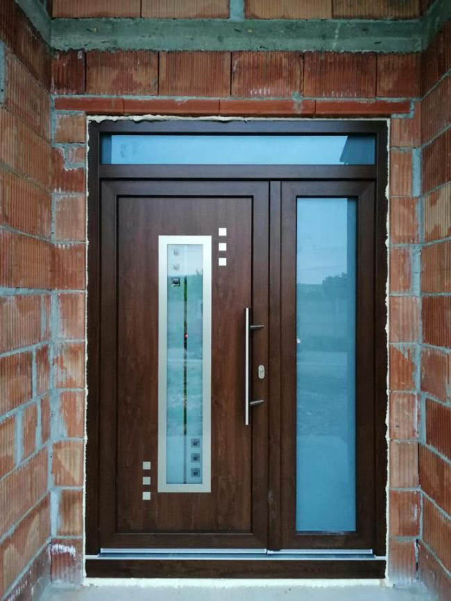 Casa in constructie cu geamuri si usi termopan cu profil Aluplast 85 MD de la Ifenster Beclean